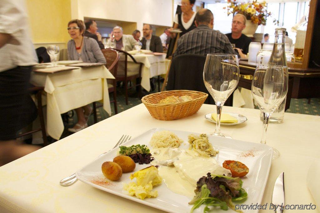 Brit Hotel Les Voyageurs Loudéac Restaurante foto