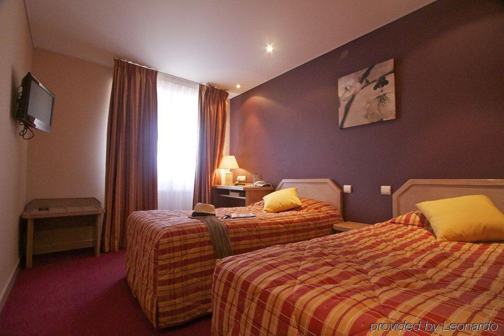 Brit Hotel Les Voyageurs Loudéac Quarto foto
